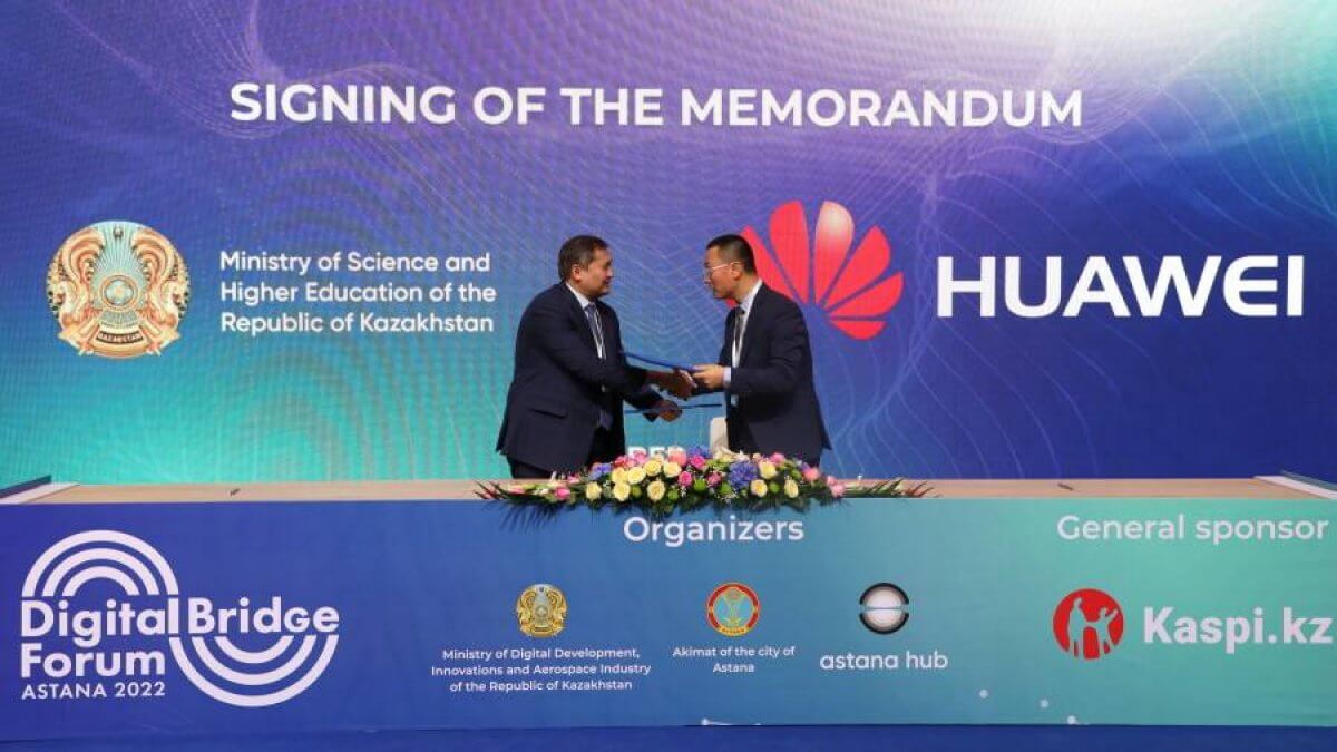 Казахстанские студенты и преподаватели смогут пройти обучение и стажировку в компании Huawei