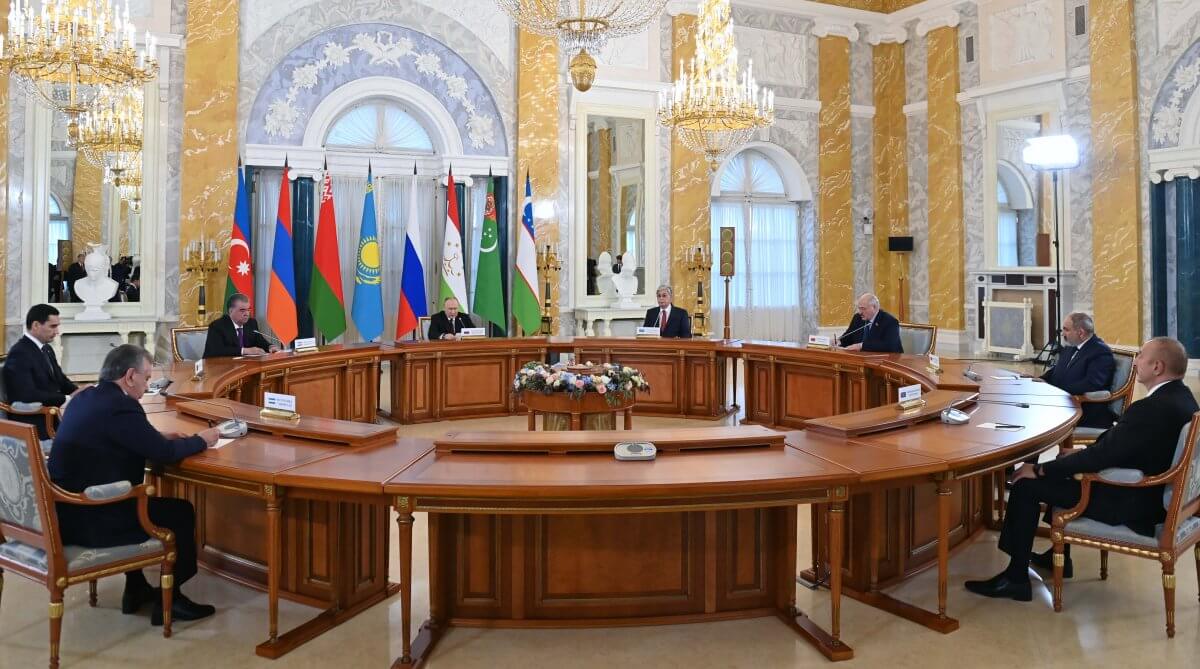 Президент принял участие в неформальной встрече глав государств СНГ