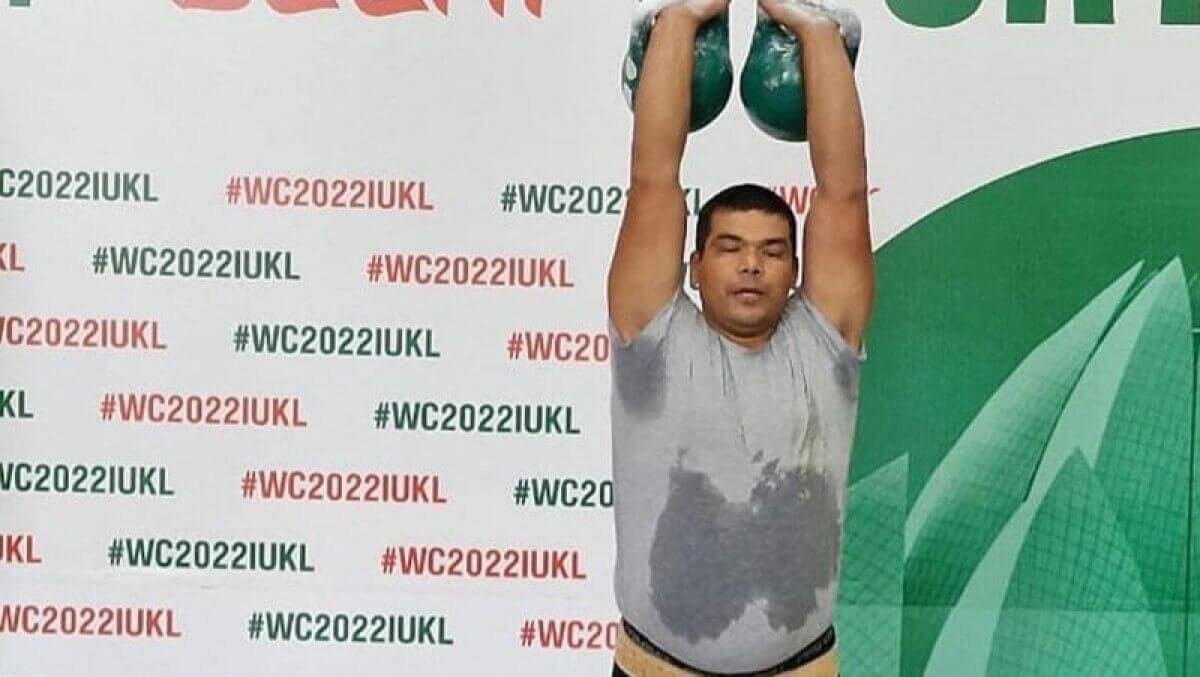 Учитель НВП из Атырау стал чемпионом мира по гиревому спорту