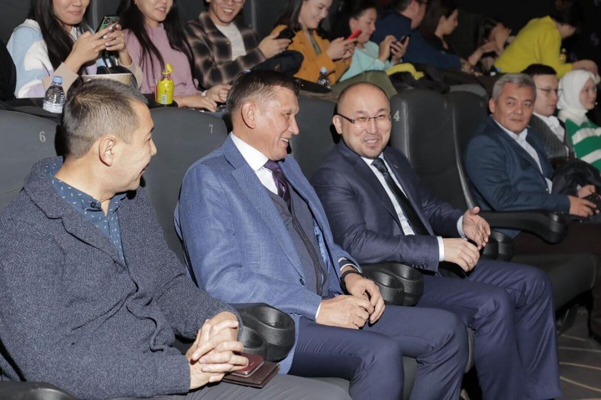 Началась премьера блокбастера "Черная Пантера: Ваканда навеки" на казахском