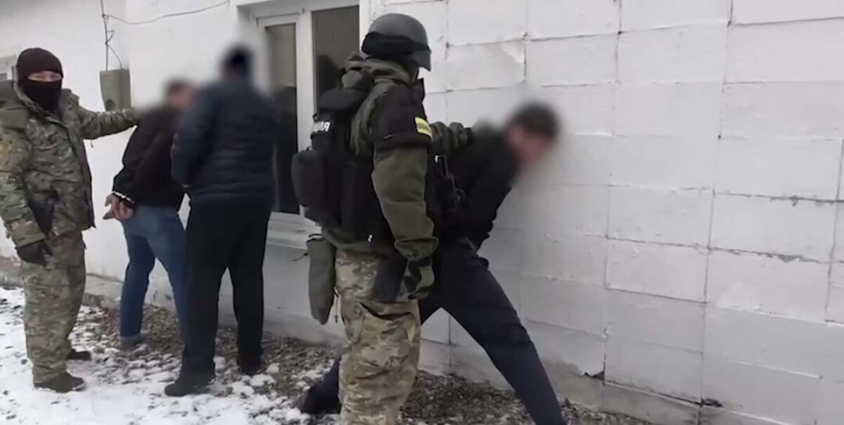 Спецоперация МВД: Группу вымогателей задержали в Акмолинской области