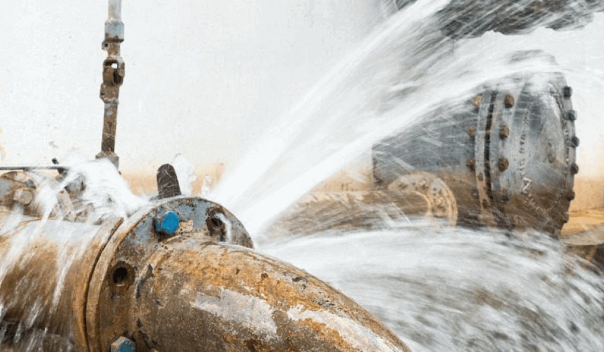 В Шымкенте трубы питьевой воды замерзают и трескаются от мороза