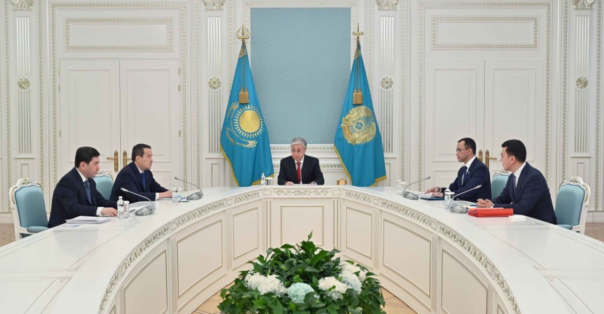 Президент провел совещание по роспуску Мажилиса Парламента