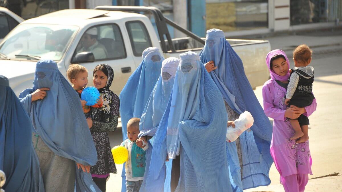 Казахстан возобновит программу по обучению женщин из Афганистана