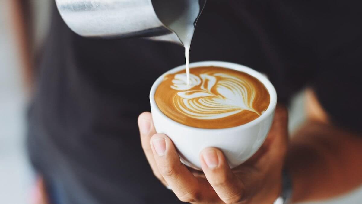 Полезное свойство кофе с молоком выявлено учеными