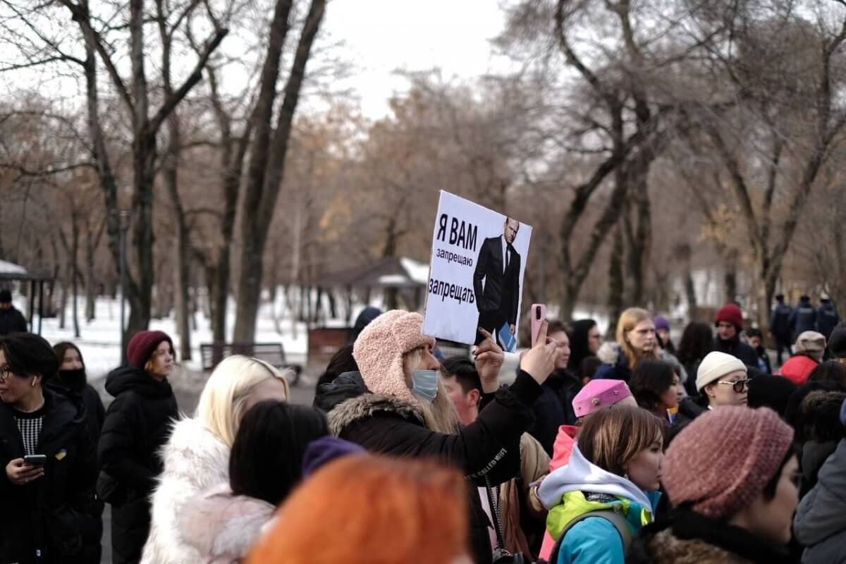 Митинг за право проведения женского марша 8 марта прошел в Алматы