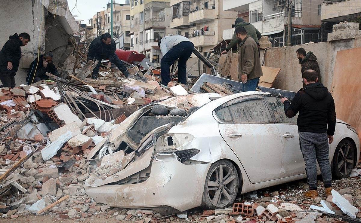 Более 800 человек погибли в Сирии из-за землетрясения