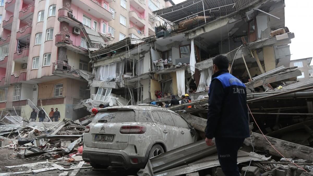 Четыре казахстанца пропали во время землетрясений в Турции