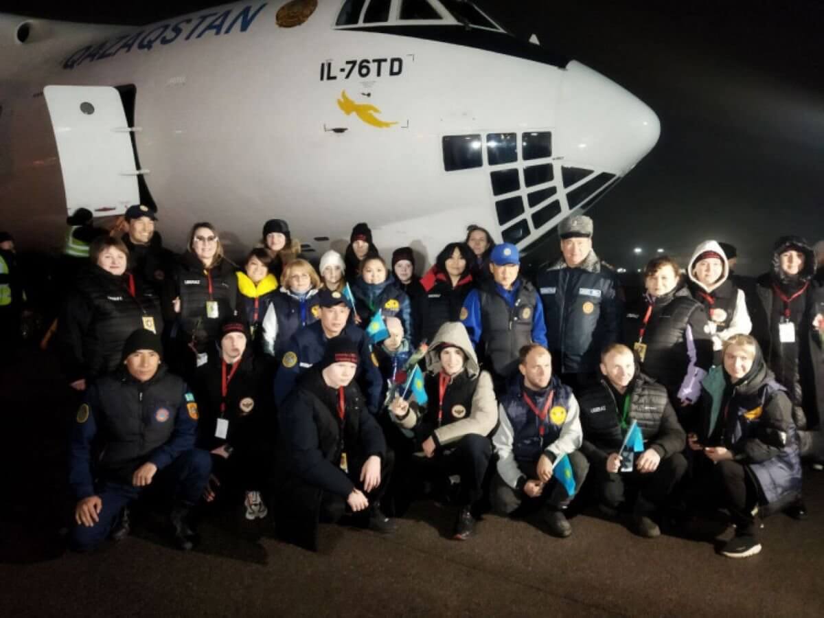 Первая группа казахстанских спасателей вернулась из Турции в Алматы - видео