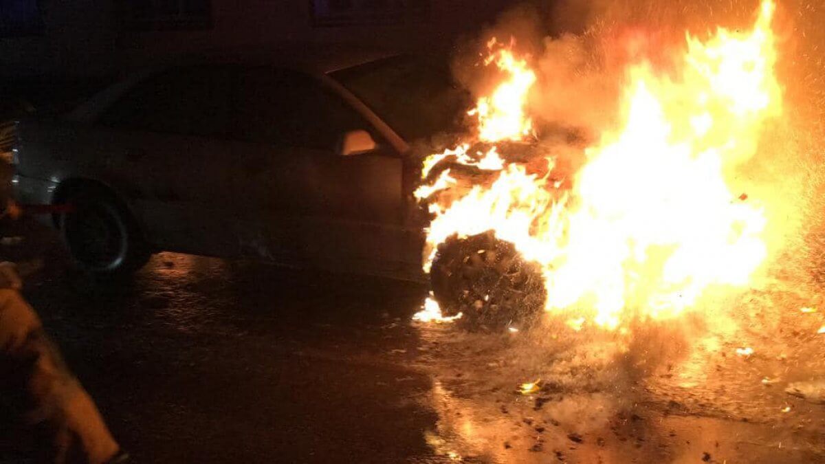 Взорвали две машины – журналист Борейко сообщил о нападении – видео