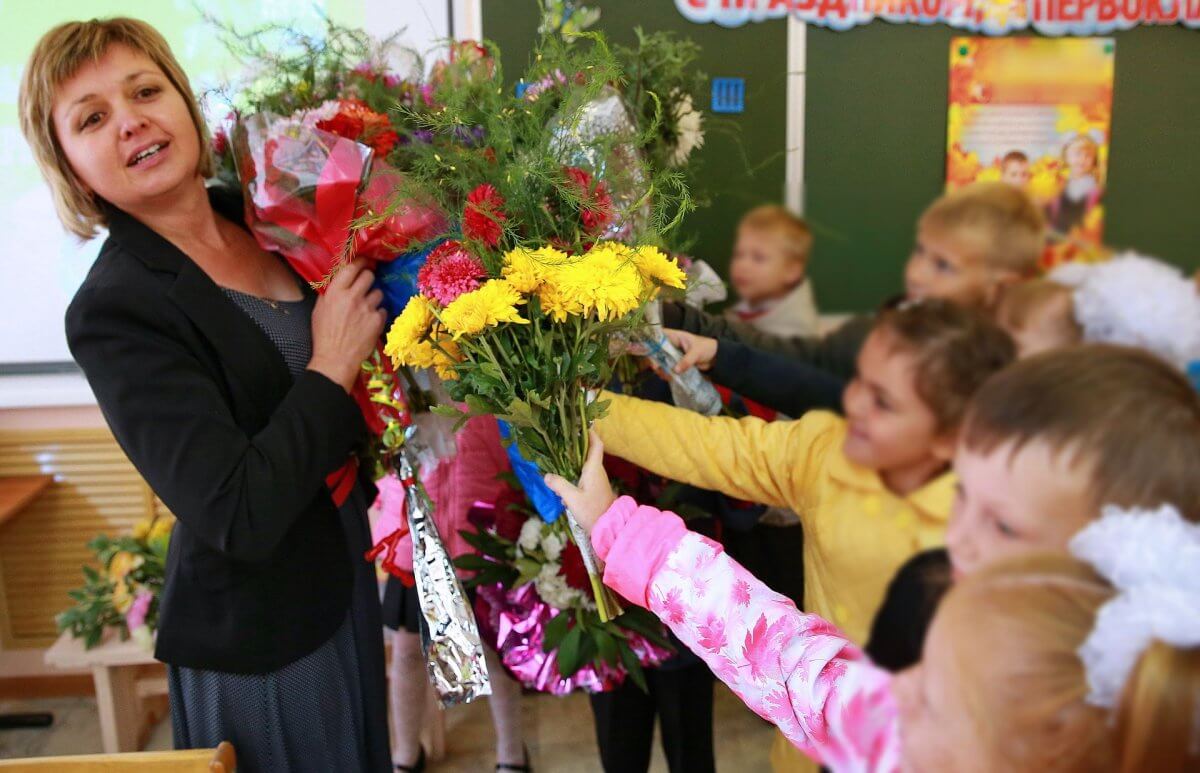 День учителя будут отмечать в другой день в Казахстане