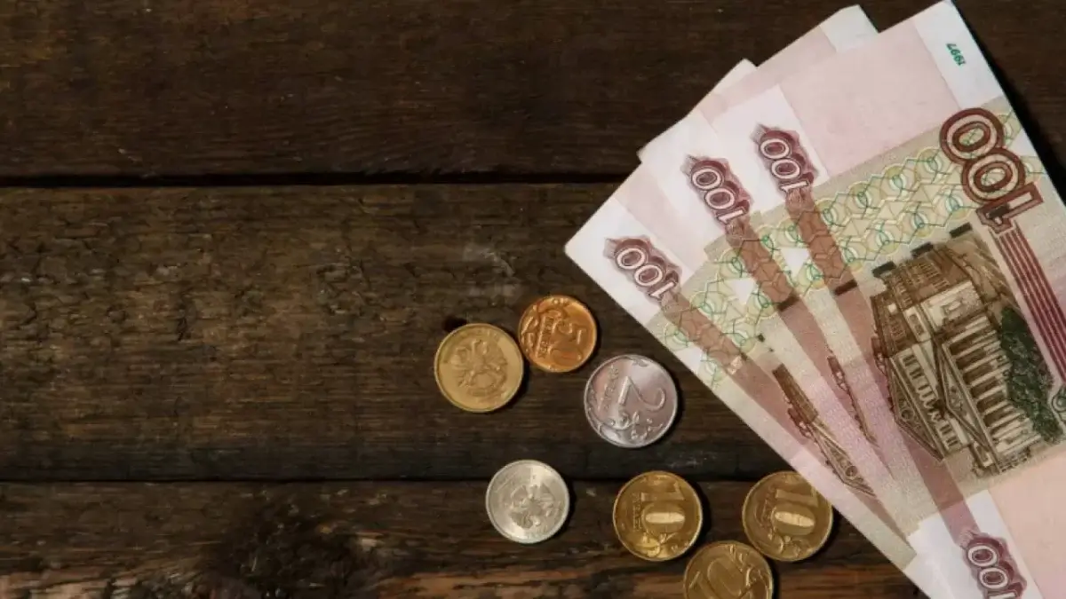 Спрос на российские рубли в Казахстане сократился на треть