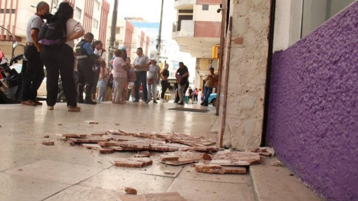 Землетрясение магнитудой 6,9 произошло в Эквадоре