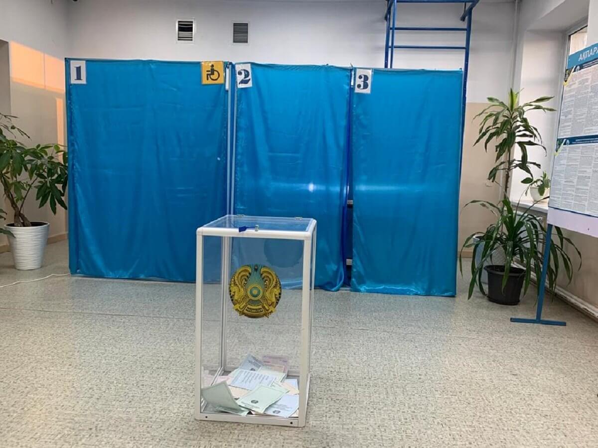 Явка казахстанцев на выборах составила 14,21%
