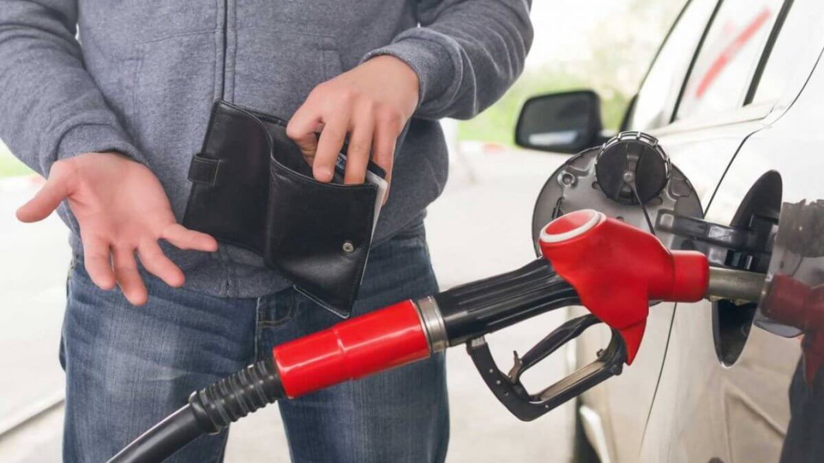 Влияние на инфляцию будет: Смаилов высказался о росте цен на бензин