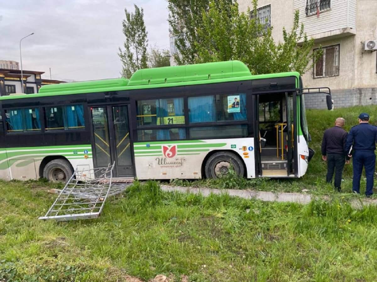 Автобус без водителя сбил насмерть четырех человек в Шымкенте