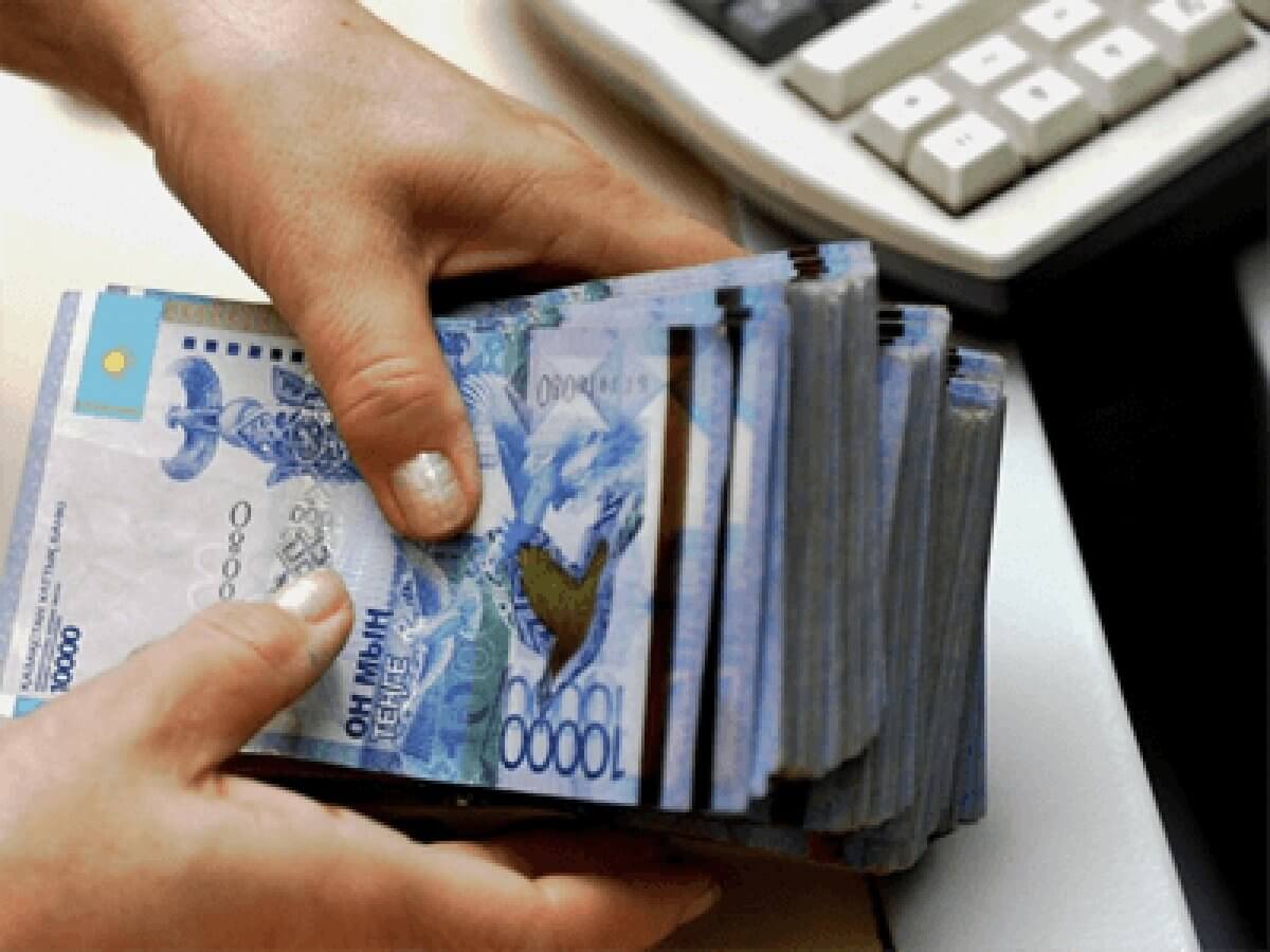 С начала года казахстанцы взяли микрокредиты на 976 млрд тенге