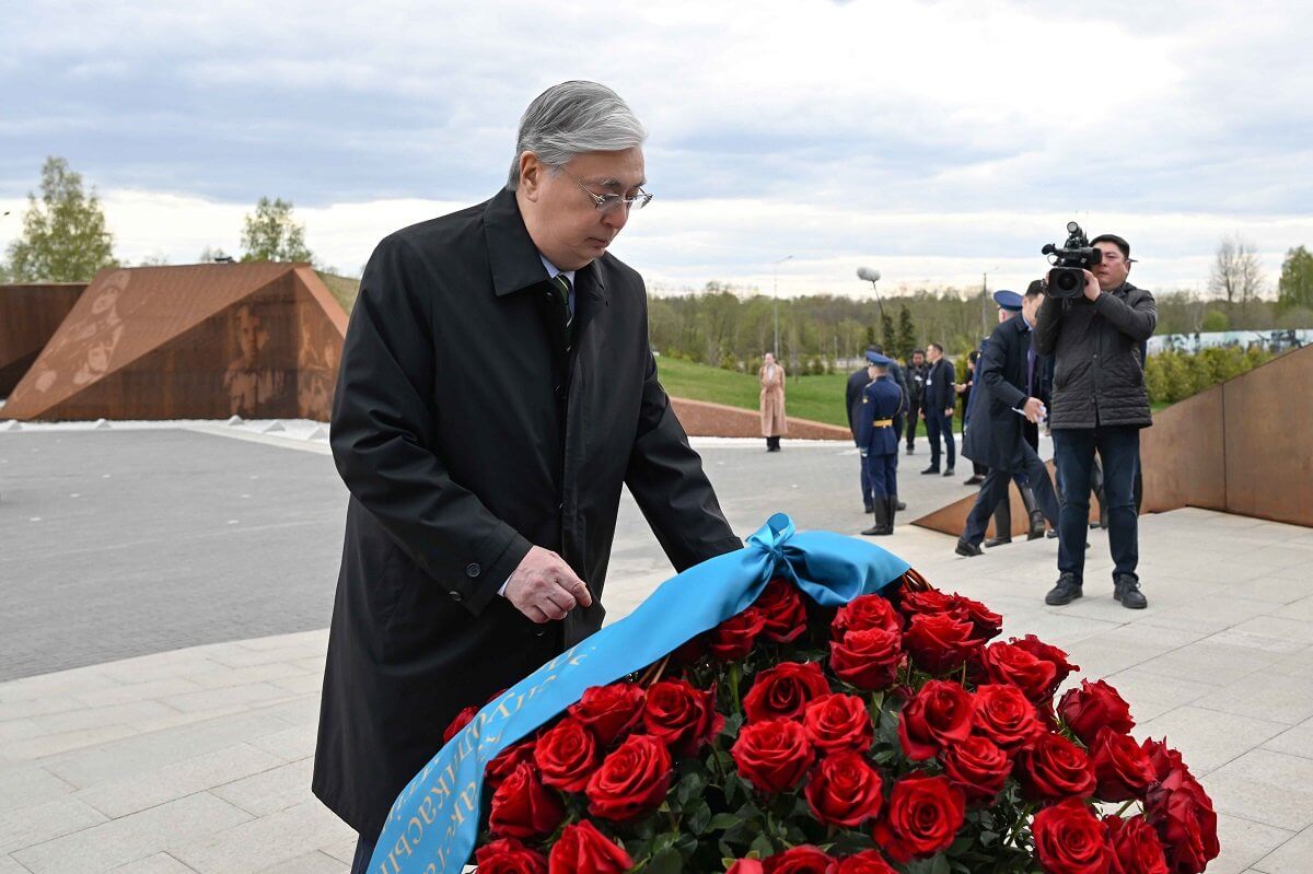 Касым-Жомарт Токаев посетил Ржевский мемориал советскому солдату