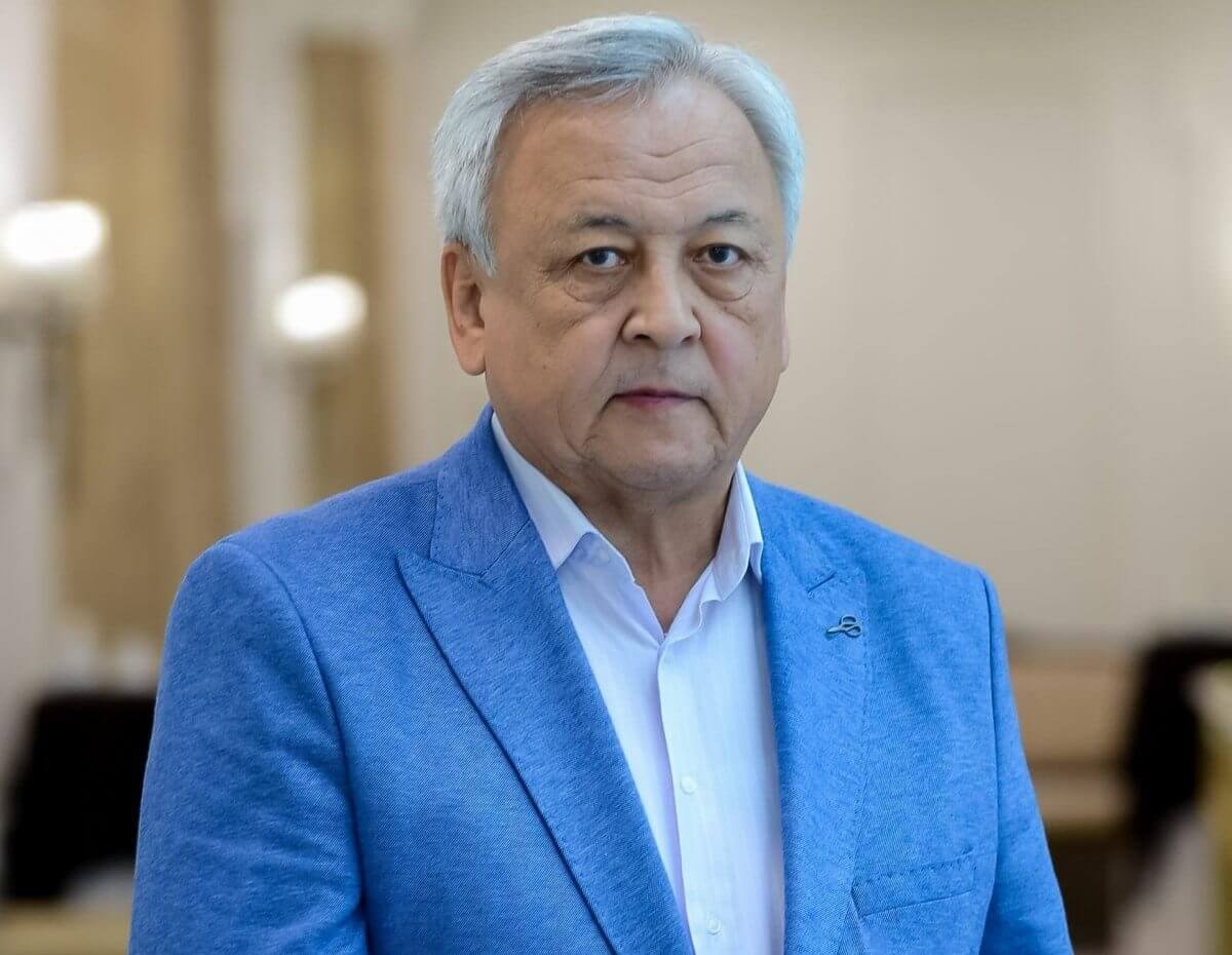 Мереке Кулкенов избран председателем Союза писателей Казахстана