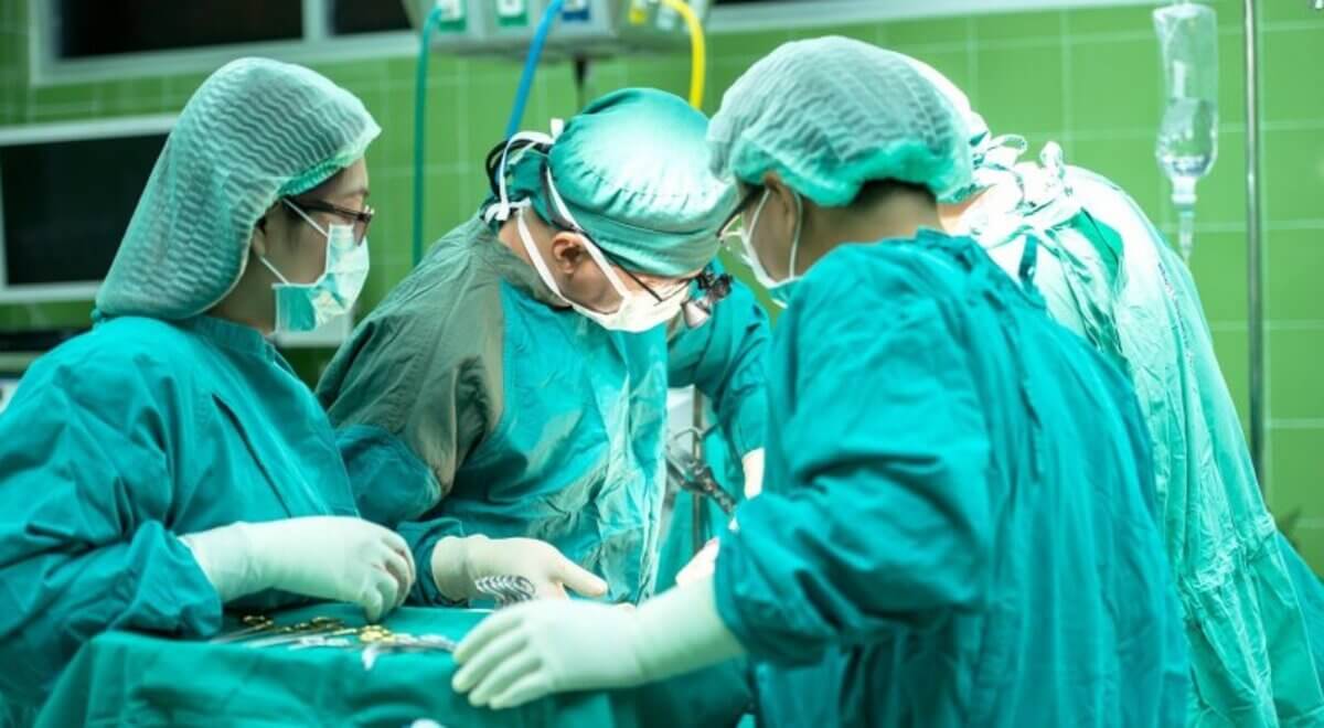 Нейрохирурги в Алматы провели сложную операцию ребенку с врожденным пороком костей черепа