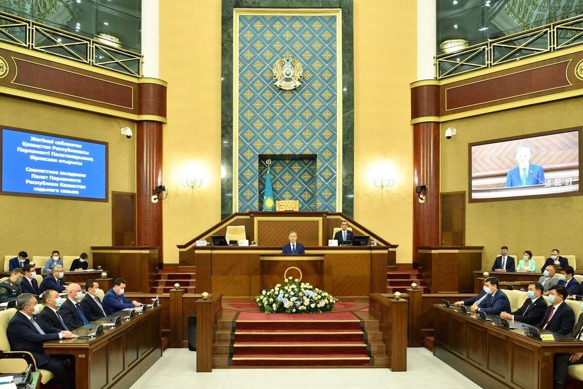 Парламент Казахстана завершил первую сессию VIII созыва