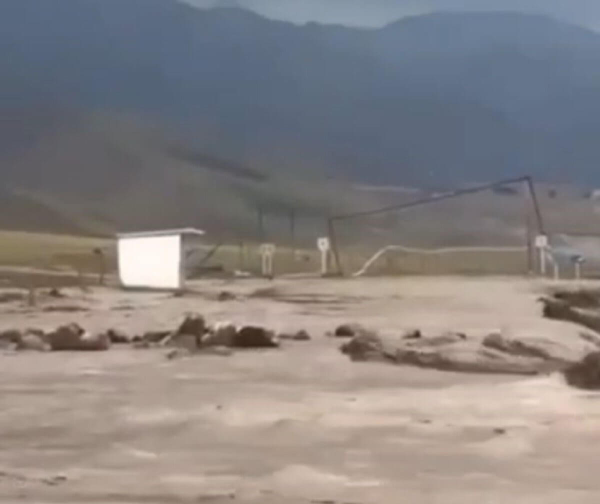 Потоки грязи затопили дворы в селах Алматинской области