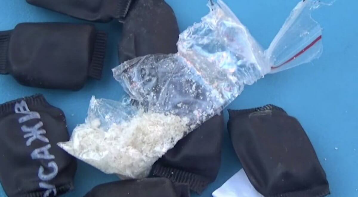 На закладке наркотиков поймали экс-медсестру в Шымкенте