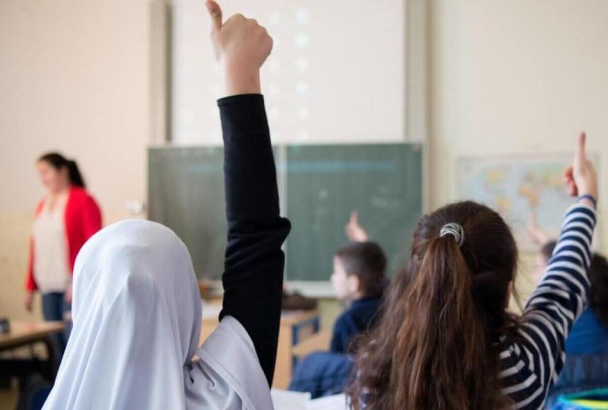 Министр просвещения рассказал можно ли ходить в школу в хиджабе