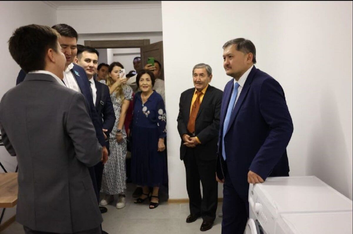 Саясат Нурбек проверил готовность общежитий университетов Алматы к новому учебному году