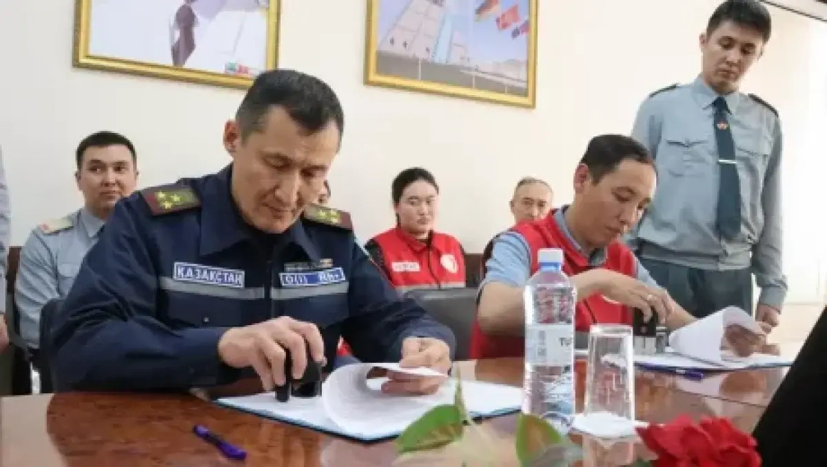 Глава МЧС РК опубликовал номер для прямого обращения спасателей