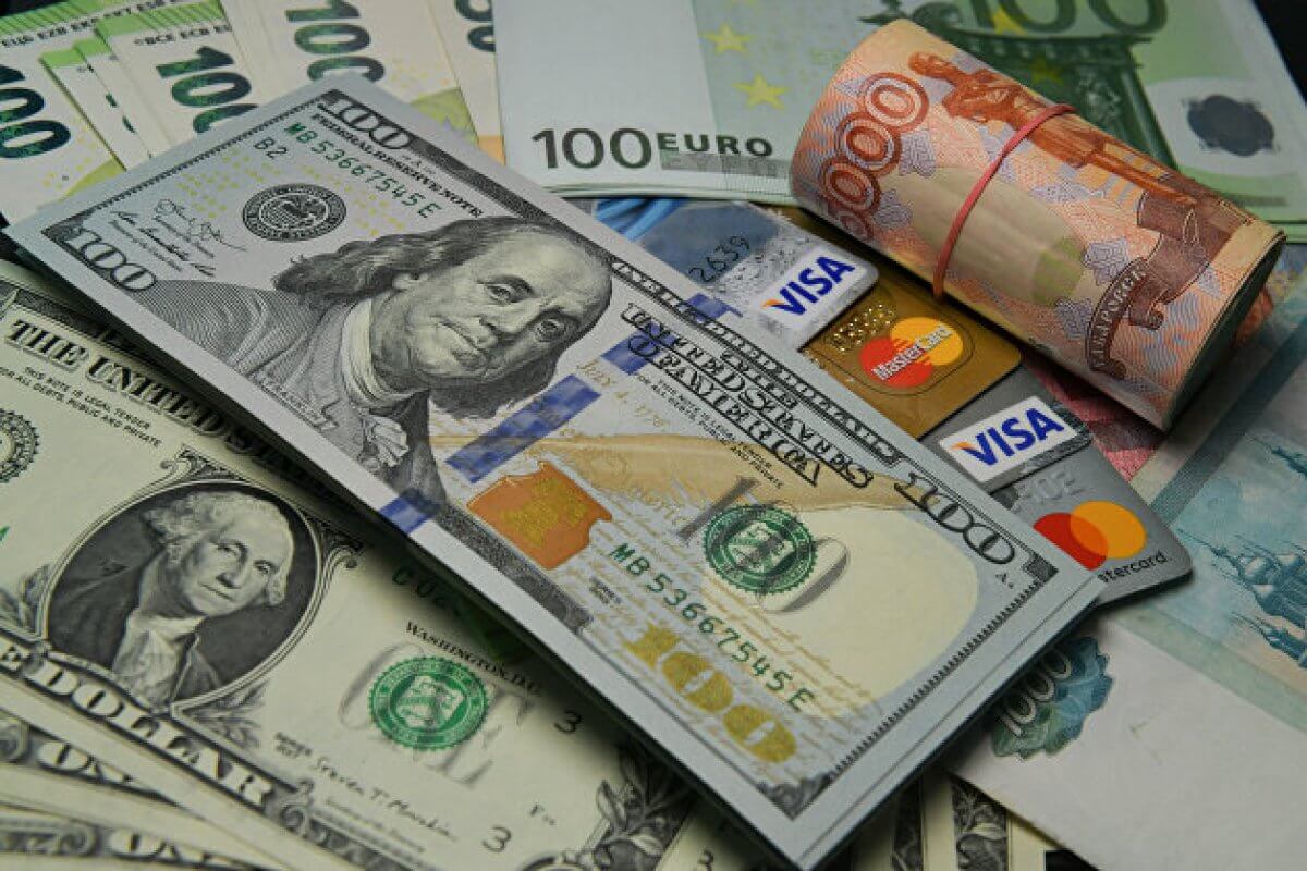 Курс валют 21 сентября 2023 года: доллар, рубль и евро