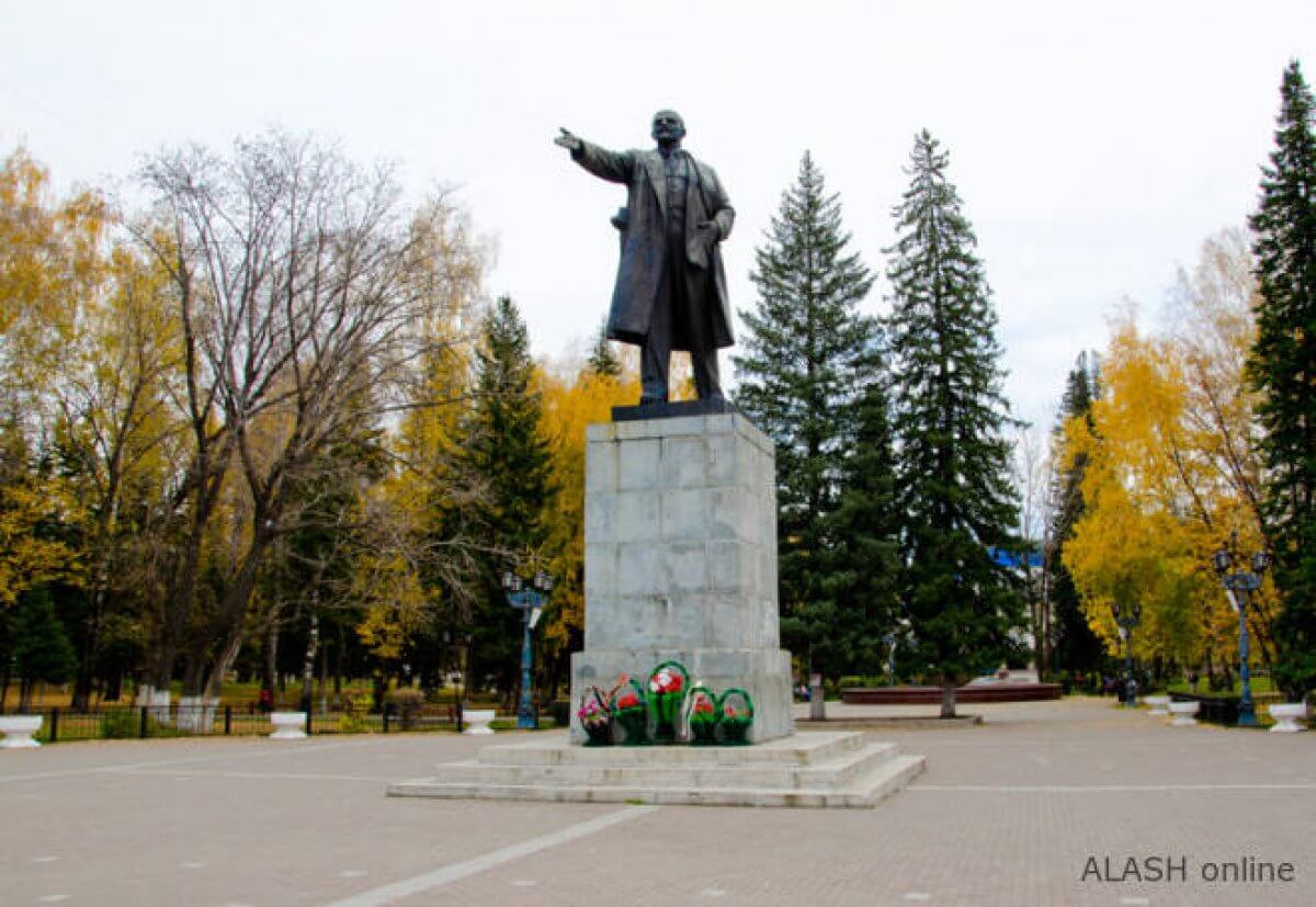 Петицию против восстановления памятника Ленину создали в городе Алтай в ВКО