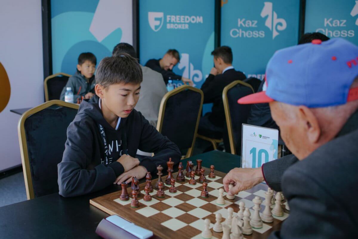 Восьмиклассник победил всех участников турнира «Шахматный караван» в Конаеве