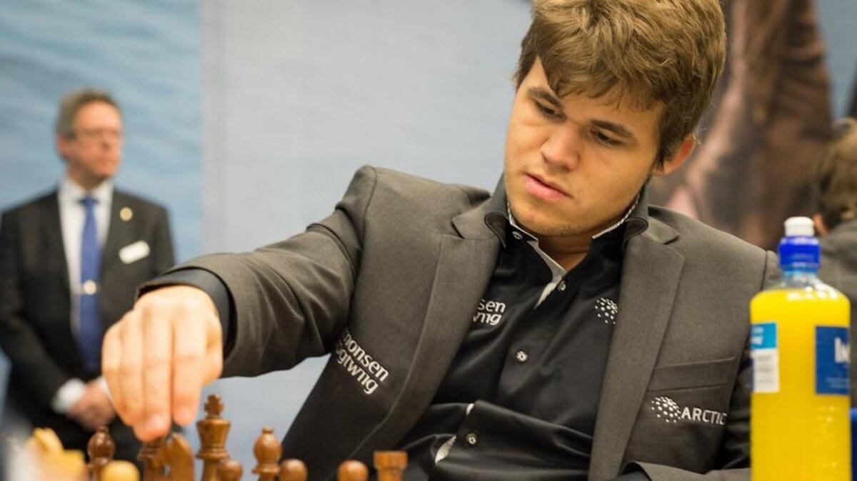 Чемпион мира по шахматам Магнус Карлсен проиграл казахстанцу