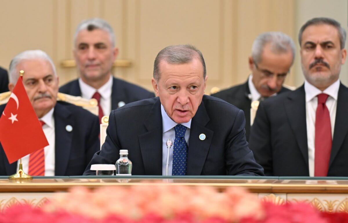 Эрдоган предложил единый тюркский алфавит на саммите в Астане