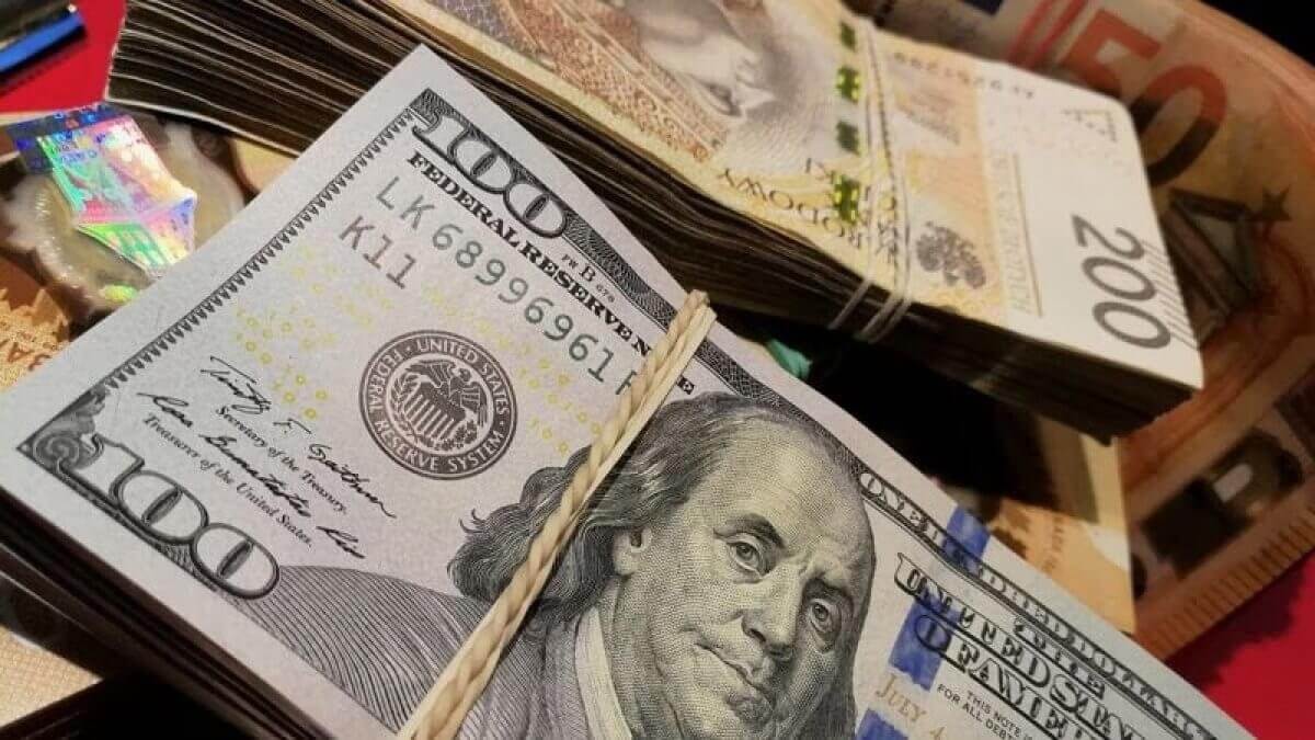 Курс валют на 10 ноября 2023 года: доллар, рубль и евро