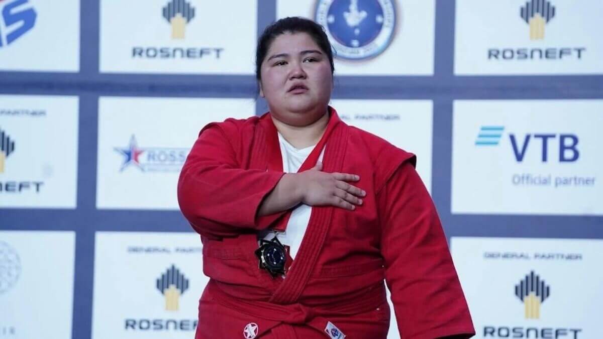 Слезы радости: историческое золото Казахстана в тяжелом весе на чемпионате мира по самбо