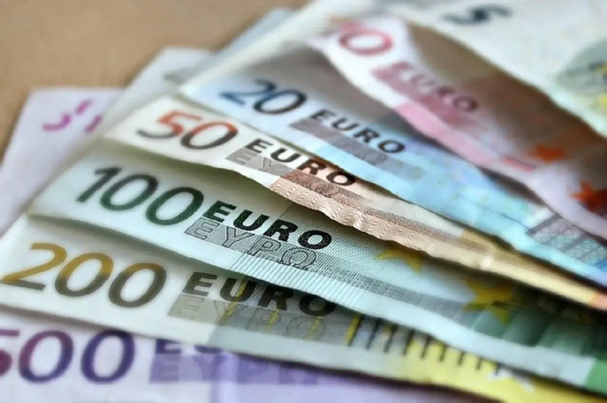 Курс валют на 15 ноября 2023 года: доллар, рубль и евро