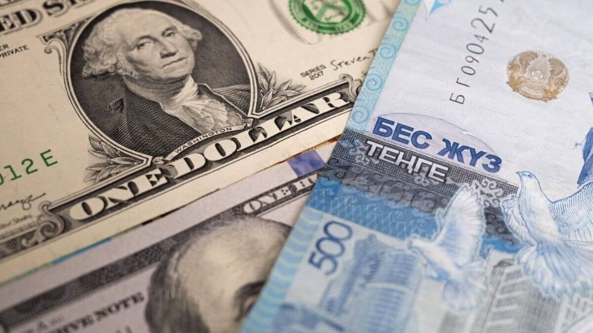 Курс валют на 28 ноября 2023 года: доллар, рубль и евро