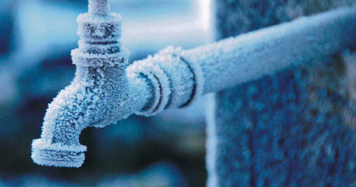 "Замерз водопровод": часть города Темиртау осталась без питьевой воды