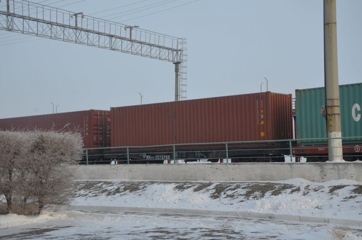 Непогода мешает бизнесу: Китай приостановил приём грузов из Казахстана на железной дороге