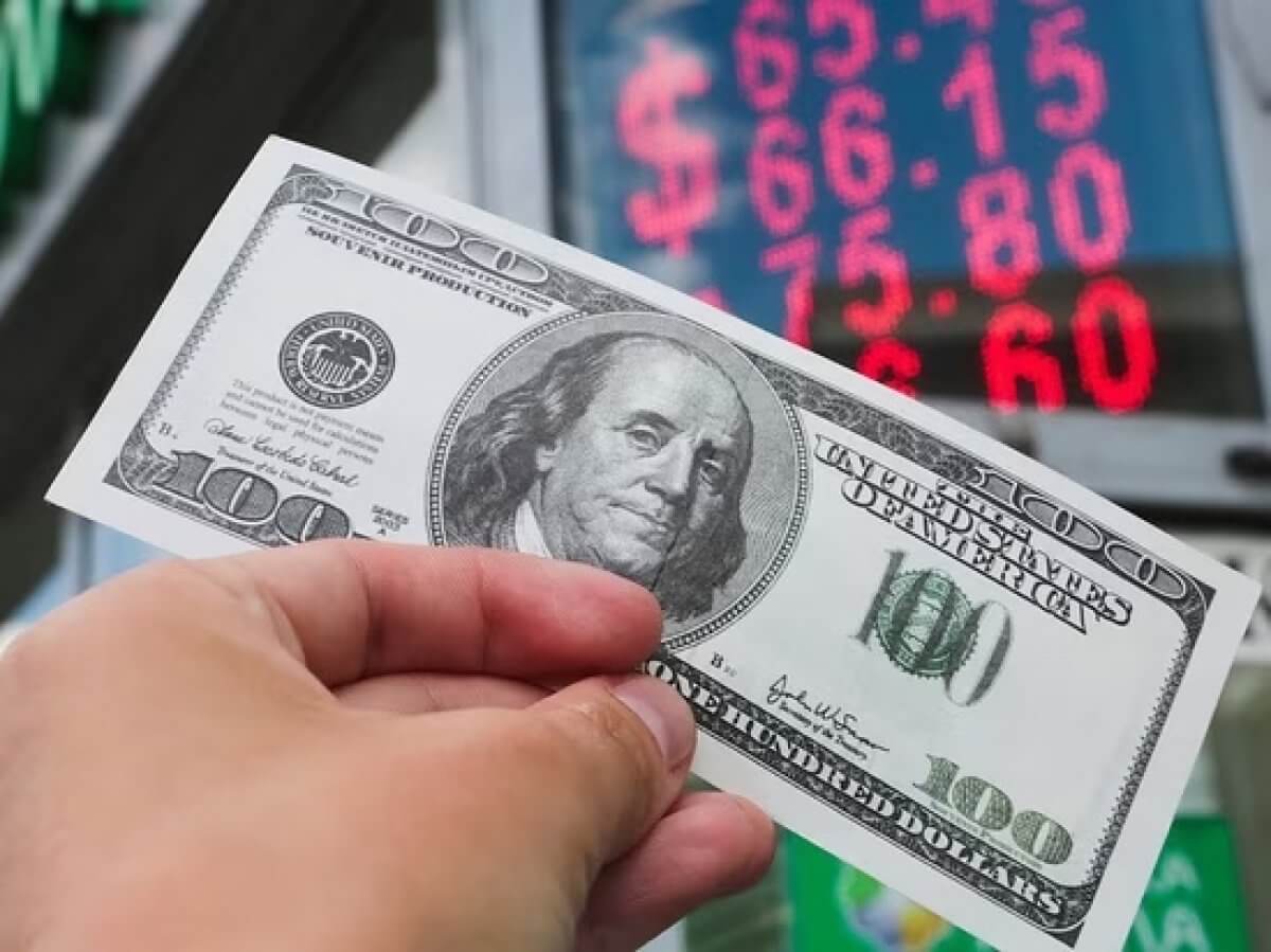 Курс валют на 4 января 2024: доллар, рубль и евро