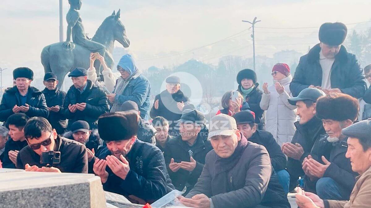 “Мы – не террористы”: в Алматы люди собрались дабы почтить память жертв январских событий