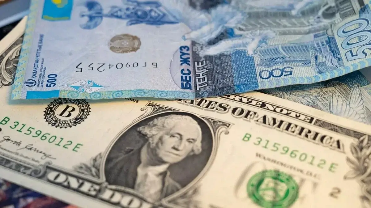 Курс валют на 10 января 2024 года: доллар, рубль и евро
