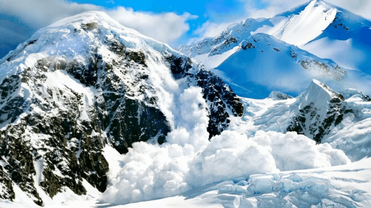 Грядет шторм: Синоптики Алматы сообщили об опасности схода лавин