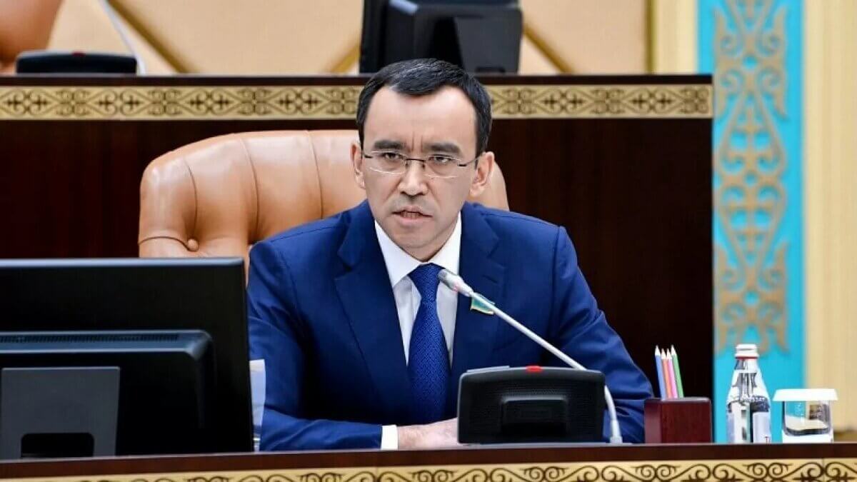 «Они неоднократно нарушали закон»: Маулен Ашимбаев об отказе в аккредитации «Радио Азаттык»