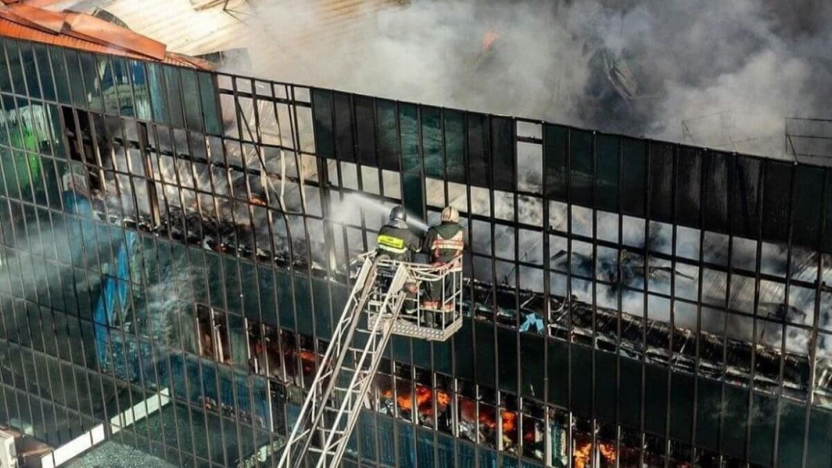 Какую помощь окажут пострадавшим от пожара арендаторам рынка "Акшын" в Семее
