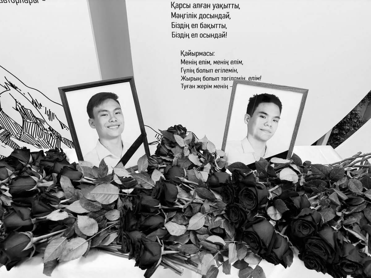 В Алматы простились с погибшими в результате оползня 16 летними братьями-близнецами