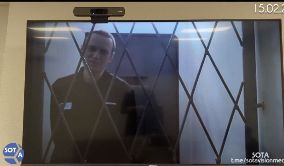"Бодр, здоров и весел". Предсмертное видео Алексея Навального, снятое 15 февраля в зале суда