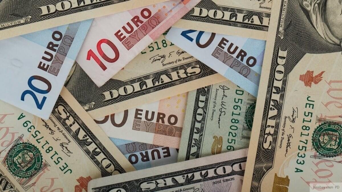 Курс валют на 18 февраля 2024 года: доллар, рубль и евро
